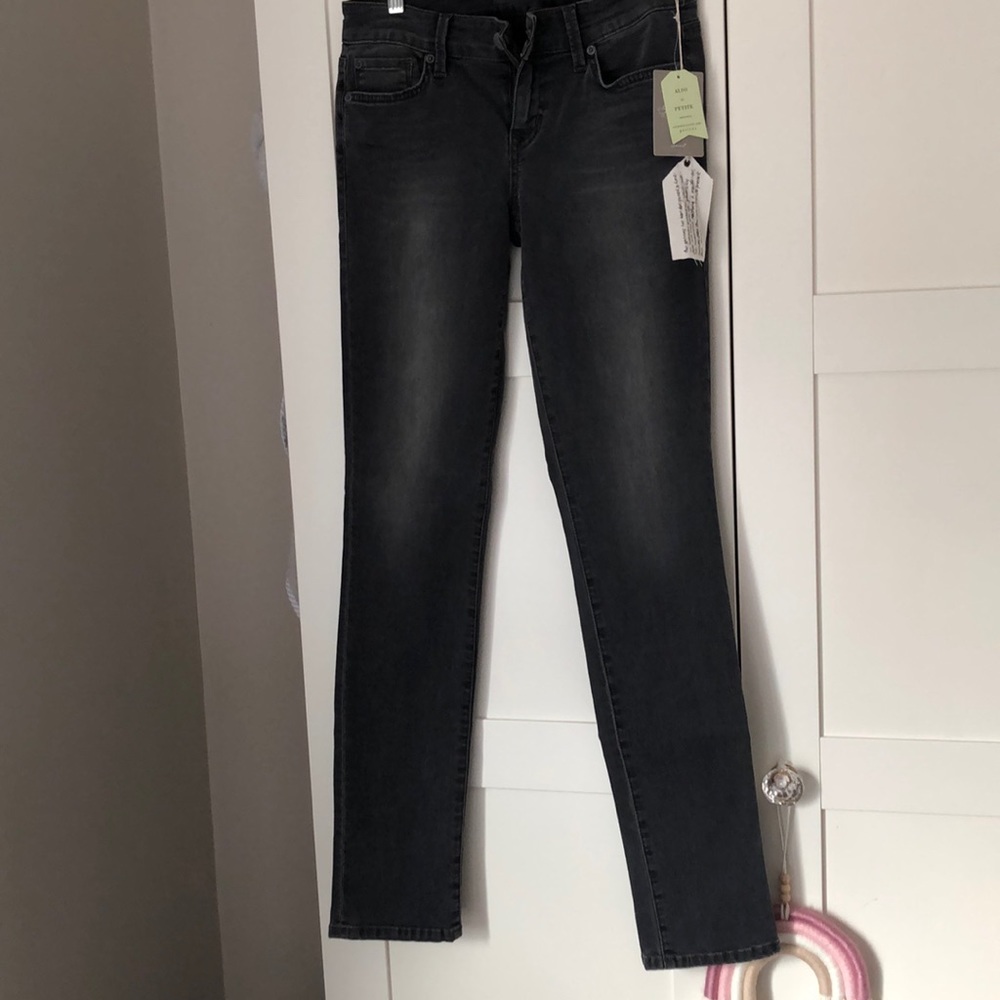 Level 99 skinny straight jeans 27 Anthropologie NW